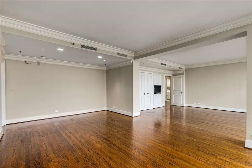 2660 Peachtree Road Nw Unit 20d, Atlanta, Georgia 30305, 4 Bedrooms Bedrooms, ,3 BathroomsBathrooms,Residential,For Sale,2660 Peachtree Road Nw Unit 20d,7612697