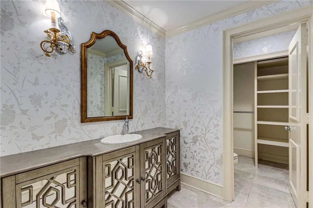 2660 Peachtree Road Nw Unit 20d, Atlanta, Georgia 30305, 4 Bedrooms Bedrooms, ,3 BathroomsBathrooms,Residential,For Sale,2660 Peachtree Road Nw Unit 20d,7612697