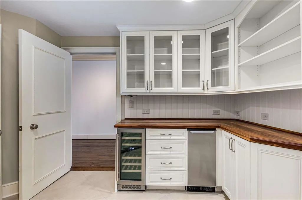 2660 Peachtree Road Nw Unit 20d, Atlanta, Georgia 30305, 4 Bedrooms Bedrooms, ,3 BathroomsBathrooms,Residential,For Sale,2660 Peachtree Road Nw Unit 20d,7612697