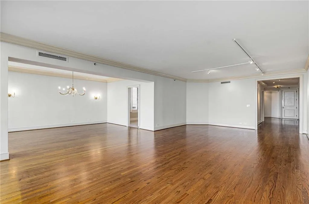 2660 Peachtree Road Nw Unit 20d, Atlanta, Georgia 30305, 4 Bedrooms Bedrooms, ,3 BathroomsBathrooms,Residential,For Sale,2660 Peachtree Road Nw Unit 20d,7612697