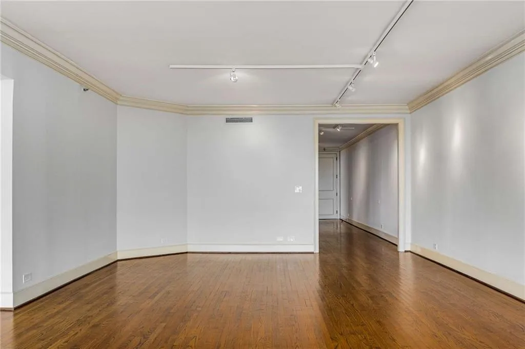 2660 Peachtree Road Nw Unit 20d, Atlanta, Georgia 30305, 4 Bedrooms Bedrooms, ,3 BathroomsBathrooms,Residential,For Sale,2660 Peachtree Road Nw Unit 20d,7612697