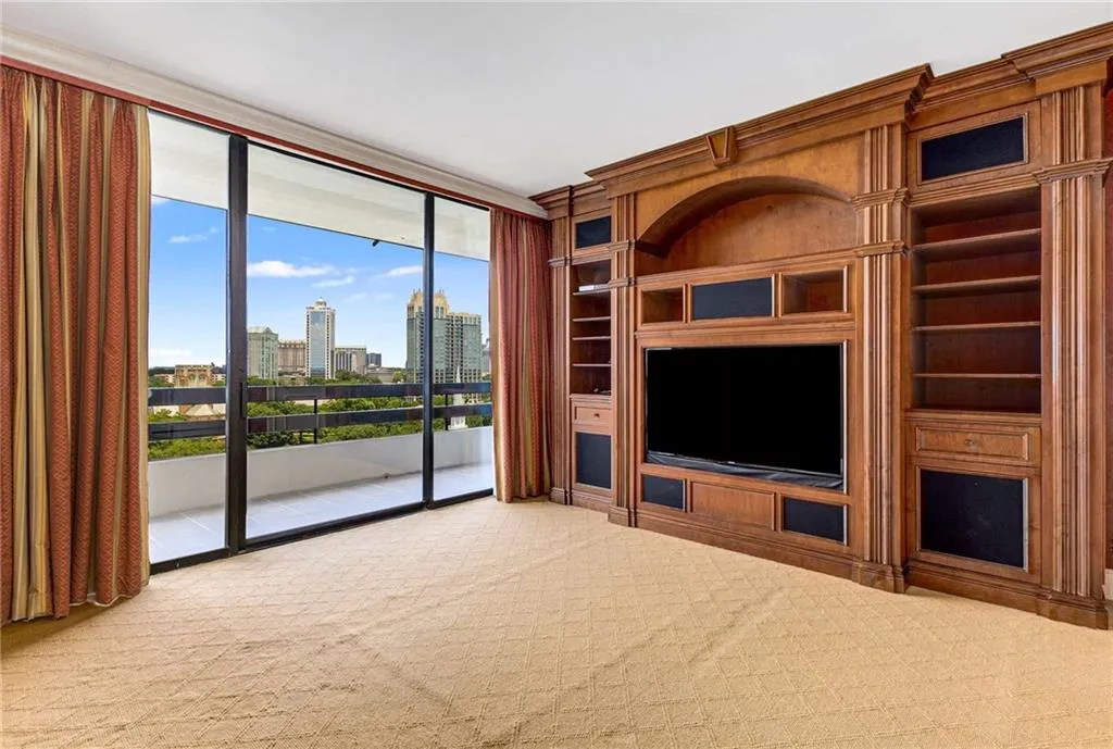 2660 Peachtree Road Nw Unit 20d, Atlanta, Georgia 30305, 4 Bedrooms Bedrooms, ,3 BathroomsBathrooms,Residential,For Sale,2660 Peachtree Road Nw Unit 20d,7612697