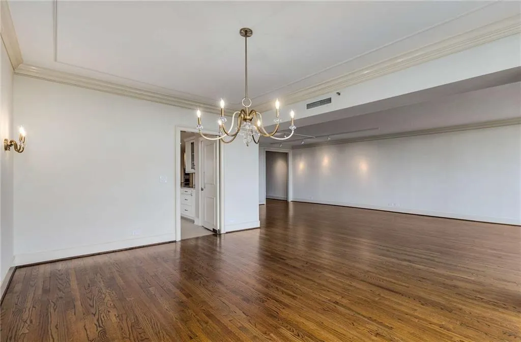 2660 Peachtree Road Nw Unit 20d, Atlanta, Georgia 30305, 4 Bedrooms Bedrooms, ,3 BathroomsBathrooms,Residential,For Sale,2660 Peachtree Road Nw Unit 20d,7612697
