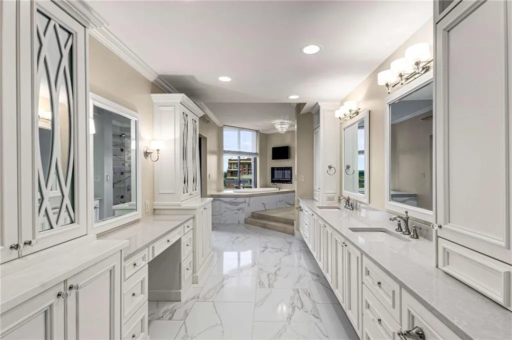 2660 Peachtree Road Nw Unit 20d, Atlanta, Georgia 30305, 4 Bedrooms Bedrooms, ,3 BathroomsBathrooms,Residential,For Sale,2660 Peachtree Road Nw Unit 20d,7612697