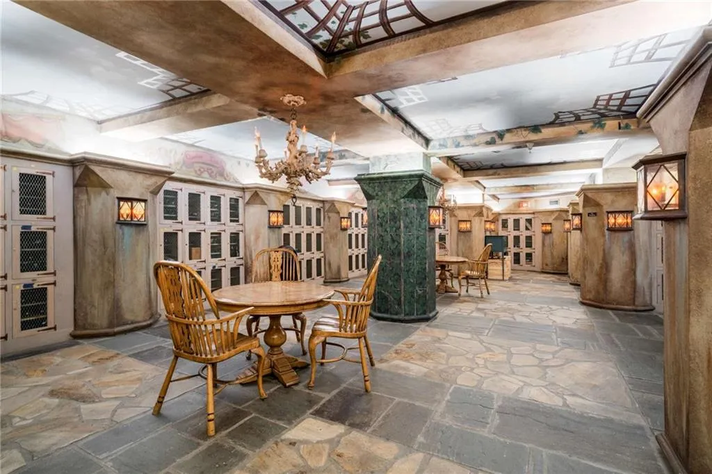 2660 Peachtree Road Nw Unit 20d, Atlanta, Georgia 30305, 4 Bedrooms Bedrooms, ,3 BathroomsBathrooms,Residential,For Sale,2660 Peachtree Road Nw Unit 20d,7612697