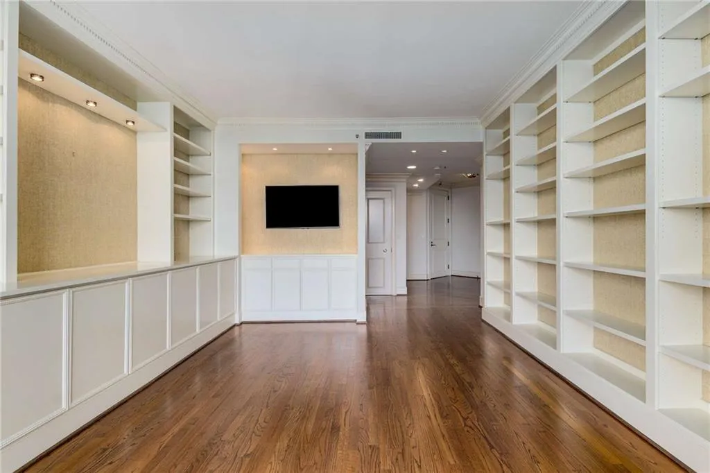 2660 Peachtree Road Nw Unit 20d, Atlanta, Georgia 30305, 4 Bedrooms Bedrooms, ,3 BathroomsBathrooms,Residential,For Sale,2660 Peachtree Road Nw Unit 20d,7612697