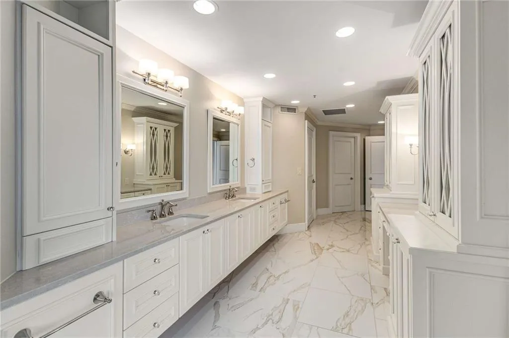2660 Peachtree Road Nw Unit 20d, Atlanta, Georgia 30305, 4 Bedrooms Bedrooms, ,3 BathroomsBathrooms,Residential,For Sale,2660 Peachtree Road Nw Unit 20d,7612697