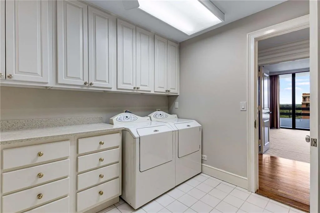 2660 Peachtree Road Nw Unit 20d, Atlanta, Georgia 30305, 4 Bedrooms Bedrooms, ,3 BathroomsBathrooms,Residential,For Sale,2660 Peachtree Road Nw Unit 20d,7612697