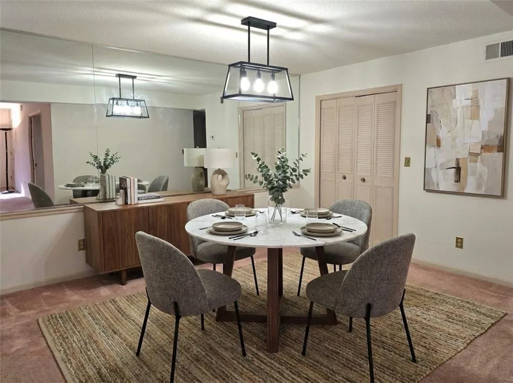 6851 Roswell Road Ne Unit I13, Sandy Springs, Georgia 30328, 3 Bedrooms Bedrooms, ,2 BathroomsBathrooms,Residential,For Sale,6851 Roswell Road Ne Unit I13,7703767