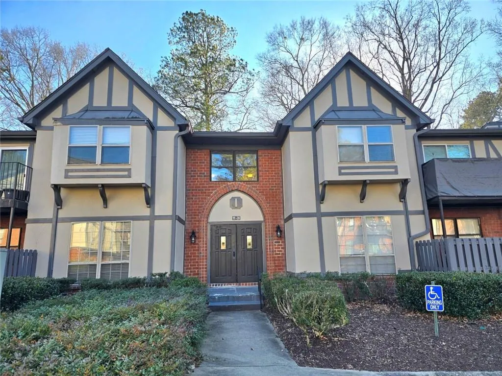 6851 Roswell Road Ne Unit I13, Atlanta, Georgia 30328, 3 Bedrooms Bedrooms, ,2 BathroomsBathrooms,Residential,For Sale,6851 Roswell Road Ne Unit I13,7703767