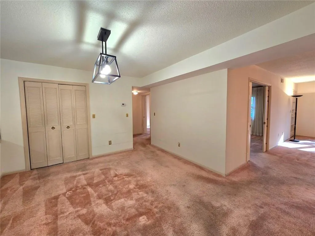 6851 Roswell Road Ne Unit I13, Sandy Springs, Georgia 30328, 3 Bedrooms Bedrooms, ,2 BathroomsBathrooms,Residential,For Sale,6851 Roswell Road Ne Unit I13,7703767