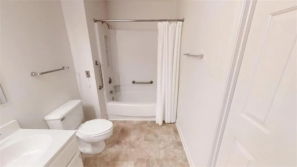 300 Johnson Ferry Road Ne Unit A203, Sandy Springs, Georgia 30328, 2 Bedrooms Bedrooms, ,2 BathroomsBathrooms,Residential,Sold,300 Johnson Ferry Road Ne Unit A203,7234000