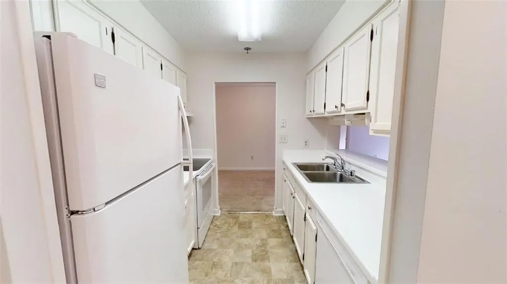 300 Johnson Ferry Road Ne Unit A203, Sandy Springs, Georgia 30328, 2 Bedrooms Bedrooms, ,2 BathroomsBathrooms,Residential,Sold,300 Johnson Ferry Road Ne Unit A203,7234000