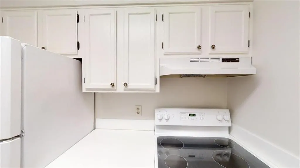 300 Johnson Ferry Road Ne Unit A203, Sandy Springs, Georgia 30328, 2 Bedrooms Bedrooms, ,2 BathroomsBathrooms,Residential,Sold,300 Johnson Ferry Road Ne Unit A203,7234000