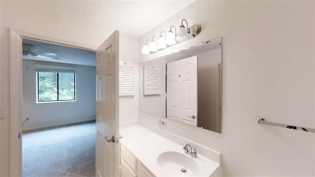 300 Johnson Ferry Road Ne Unit A203, Sandy Springs, Georgia 30328, 2 Bedrooms Bedrooms, ,2 BathroomsBathrooms,Residential,Sold,300 Johnson Ferry Road Ne Unit A203,7234000