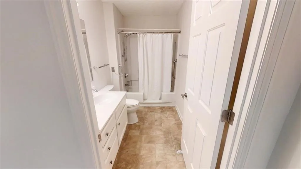 300 Johnson Ferry Road Ne Unit A203, Sandy Springs, Georgia 30328, 2 Bedrooms Bedrooms, ,2 BathroomsBathrooms,Residential,Sold,300 Johnson Ferry Road Ne Unit A203,7234000