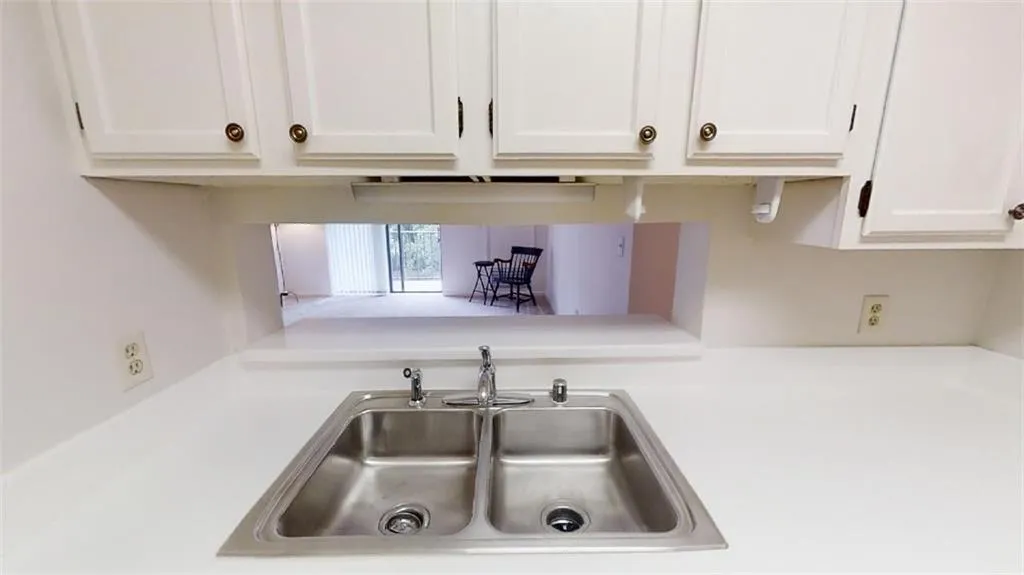 300 Johnson Ferry Road Ne Unit A203, Sandy Springs, Georgia 30328, 2 Bedrooms Bedrooms, ,2 BathroomsBathrooms,Residential,Sold,300 Johnson Ferry Road Ne Unit A203,7234000