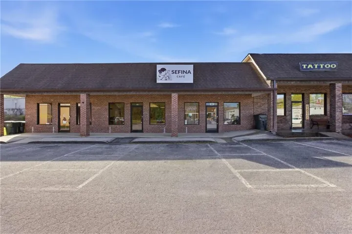 124 Clarkesville Plaza Ste A & B, Clarkesville, Georgia 30523