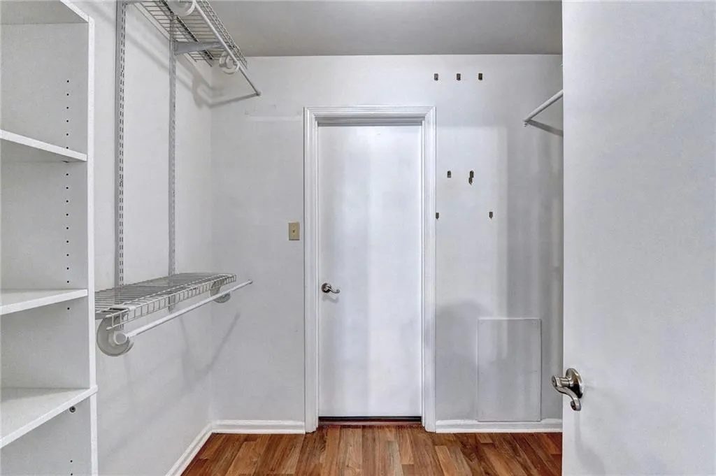 5400 Roswell Road Unit C2, Sandy Springs, Georgia 30342, 1 Bedroom Bedrooms, ,1 BathroomBathrooms,Residential,Sold,5400 Roswell Road Unit C2,7078185