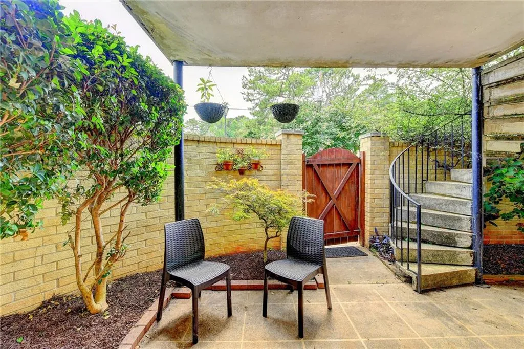 5400 Roswell Road Unit C2, Sandy Springs, Georgia 30342, 1 Bedroom Bedrooms, ,1 BathroomBathrooms,Residential,Sold,5400 Roswell Road Unit C2,7078185