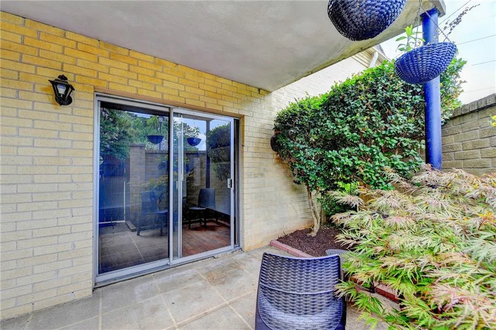5400 Roswell Road Unit C2, Sandy Springs, Georgia 30342, 1 Bedroom Bedrooms, ,1 BathroomBathrooms,Residential,Sold,5400 Roswell Road Unit C2,7078185