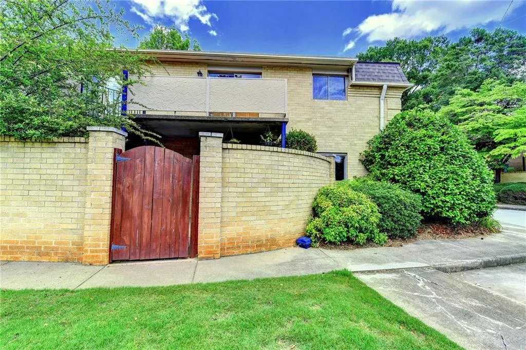 5400 Roswell Road Unit C2, Sandy Springs, Georgia 30342, 1 Bedroom Bedrooms, ,1 BathroomBathrooms,Residential,Sold,5400 Roswell Road Unit C2,7078185