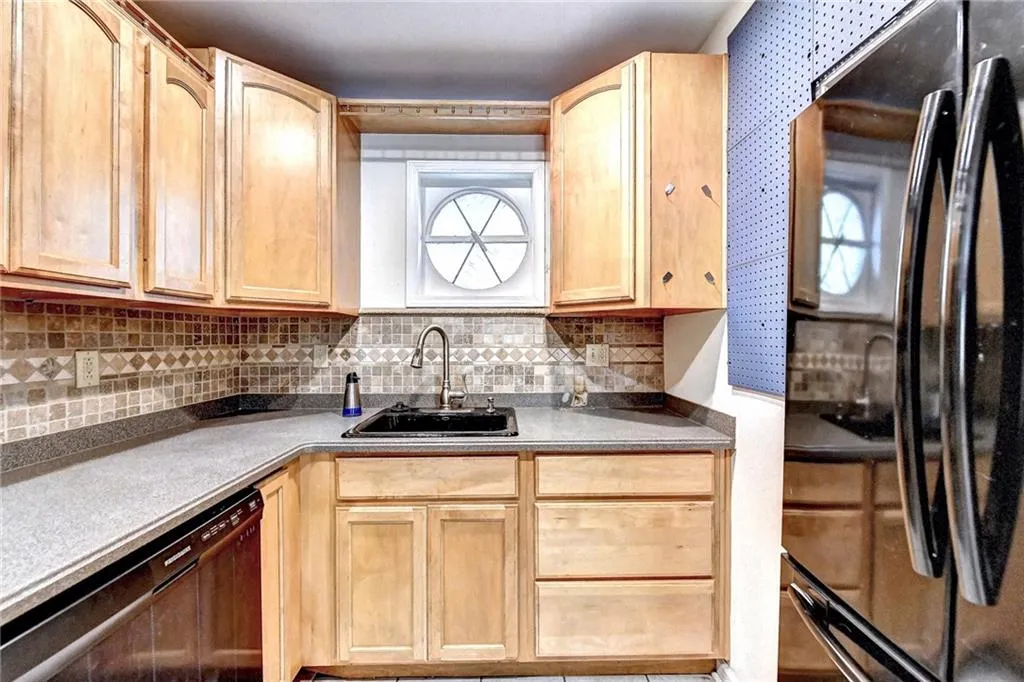 5400 Roswell Road Unit C2, Sandy Springs, Georgia 30342, 1 Bedroom Bedrooms, ,1 BathroomBathrooms,Residential,Sold,5400 Roswell Road Unit C2,7078185