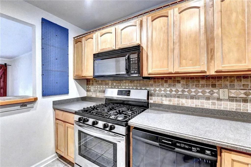 5400 Roswell Road Unit C2, Sandy Springs, Georgia 30342, 1 Bedroom Bedrooms, ,1 BathroomBathrooms,Residential,Sold,5400 Roswell Road Unit C2,7078185