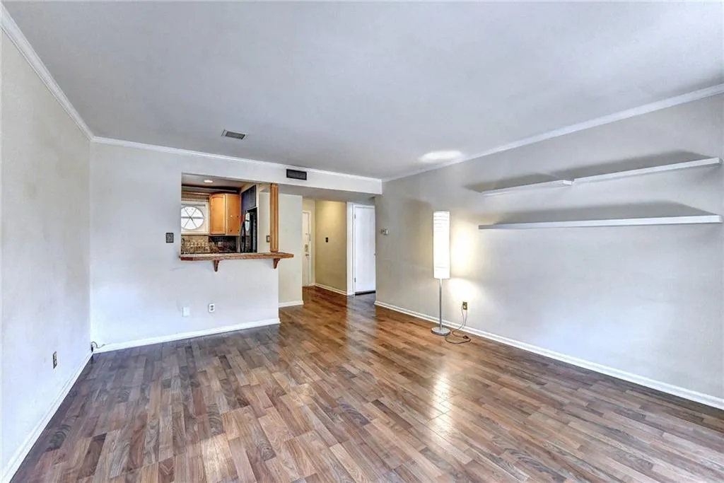 5400 Roswell Road Unit C2, Sandy Springs, Georgia 30342, 1 Bedroom Bedrooms, ,1 BathroomBathrooms,Residential,Sold,5400 Roswell Road Unit C2,7078185