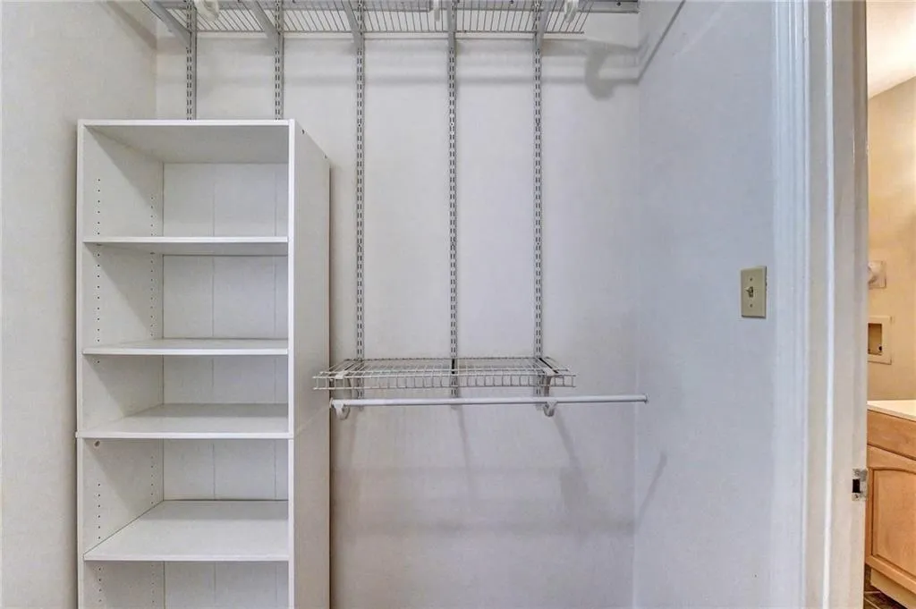5400 Roswell Road Unit C2, Sandy Springs, Georgia 30342, 1 Bedroom Bedrooms, ,1 BathroomBathrooms,Residential,Sold,5400 Roswell Road Unit C2,7078185