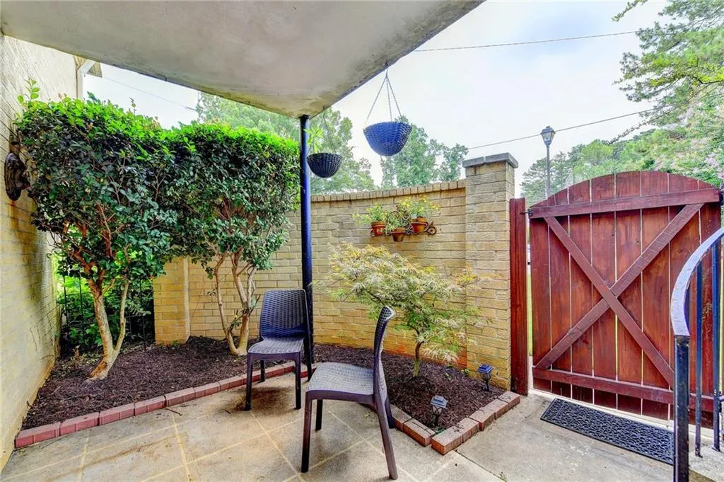 5400 Roswell Road Unit C2, Sandy Springs, Georgia 30342, 1 Bedroom Bedrooms, ,1 BathroomBathrooms,Residential,Sold,5400 Roswell Road Unit C2,7078185