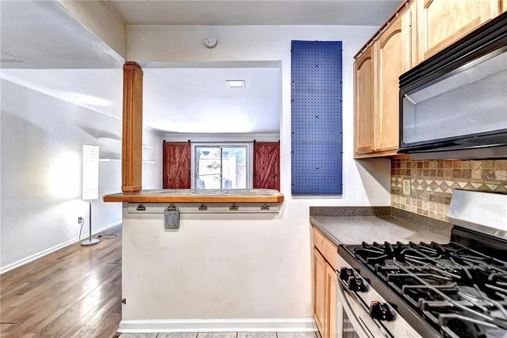 5400 Roswell Road Unit C2, Sandy Springs, Georgia 30342, 1 Bedroom Bedrooms, ,1 BathroomBathrooms,Residential,Sold,5400 Roswell Road Unit C2,7078185
