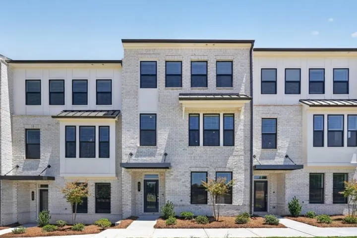 627 Oak Bluff Drive - Ready Now!