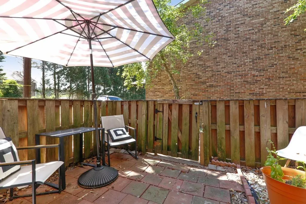 5569 Kingsport Drive, Sandy Springs, Georgia 30342, 2 Bedrooms Bedrooms, ,1 BathroomBathrooms,Residential,Sold,5569 Kingsport Drive,6562022