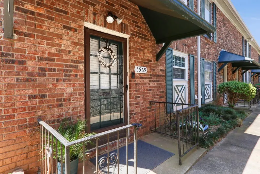 5569 Kingsport Drive, Sandy Springs, Georgia 30342, 2 Bedrooms Bedrooms, ,1 BathroomBathrooms,Residential,Sold,5569 Kingsport Drive,6562022