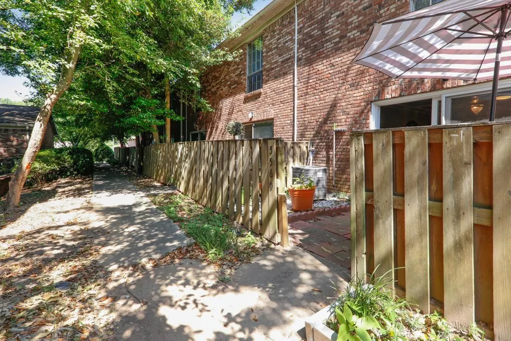 5569 Kingsport Drive, Sandy Springs, Georgia 30342, 2 Bedrooms Bedrooms, ,1 BathroomBathrooms,Residential,Sold,5569 Kingsport Drive,6562022