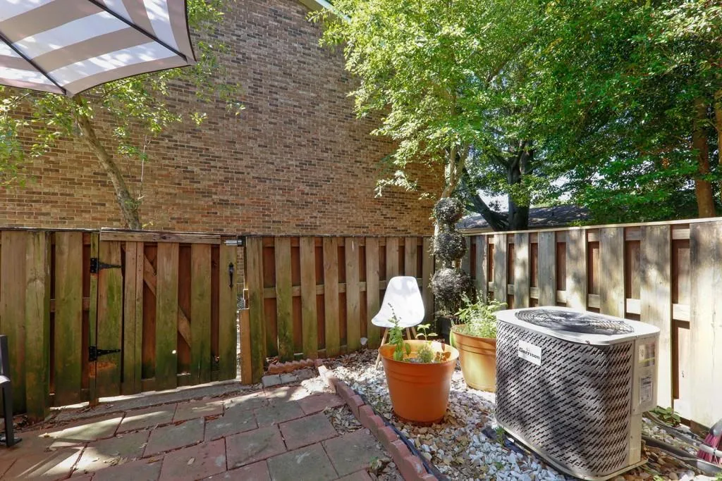 5569 Kingsport Drive, Sandy Springs, Georgia 30342, 2 Bedrooms Bedrooms, ,1 BathroomBathrooms,Residential,Sold,5569 Kingsport Drive,6562022