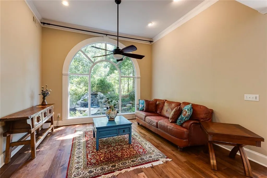 Keeping Room with Gorgeous Views