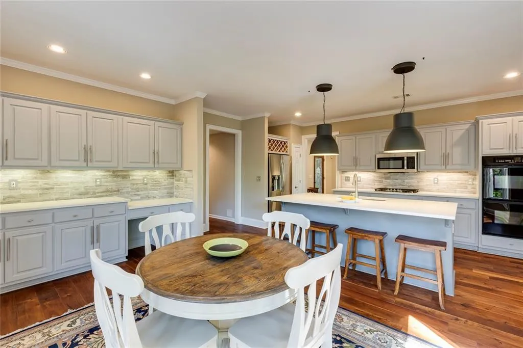 130 Belvedere Court, Sandy Springs, Georgia 30350, 5 Bedrooms Bedrooms, ,4 BathroomsBathrooms,Residential,Sold,130 Belvedere Court,7449076