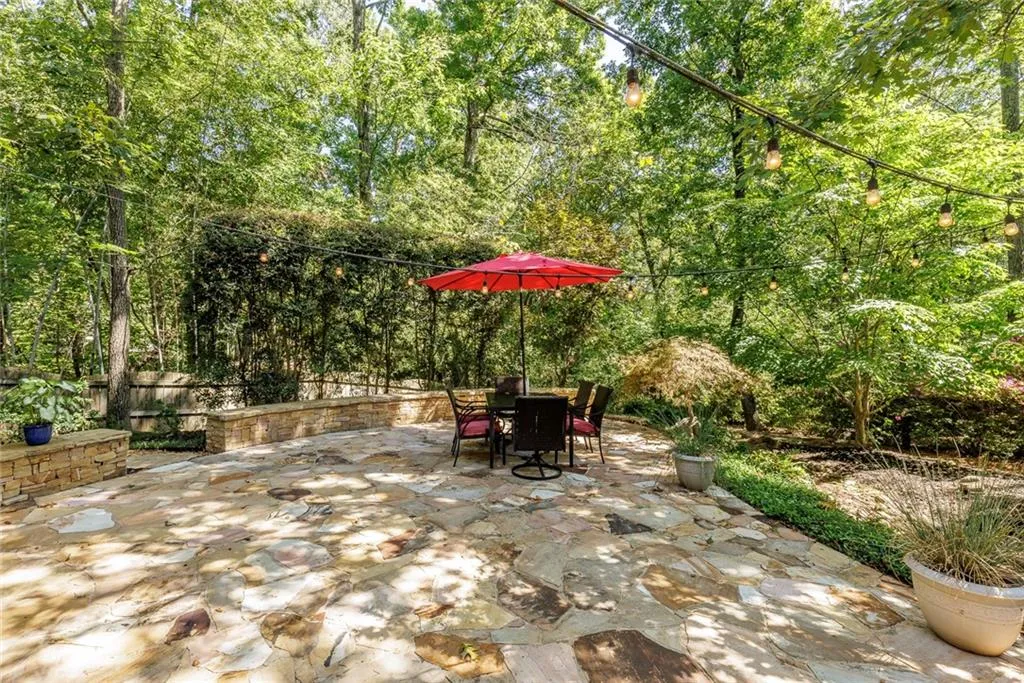 130 Belvedere Court, Sandy Springs, Georgia 30350, 5 Bedrooms Bedrooms, ,4 BathroomsBathrooms,Residential,Sold,130 Belvedere Court,7449076