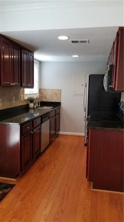 6900 Roswell Road Unit J2, Sandy Springs, Georgia 30328, 2 Bedrooms Bedrooms, ,2 BathroomsBathrooms,Residential,Sold,6900 Roswell Road Unit J2,6543138
