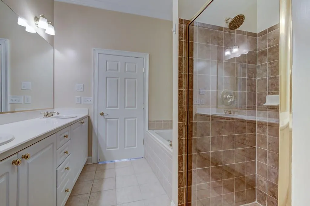 5415 Northland Drive Unit 101, Sandy Springs, Georgia 30342, 1 Bedroom Bedrooms, ,1 BathroomBathrooms,Residential,Sold,5415 Northland Drive Unit 101,6013675
