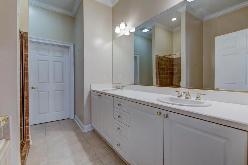 5415 Northland Drive Unit 101, Sandy Springs, Georgia 30342, 1 Bedroom Bedrooms, ,1 BathroomBathrooms,Residential,Sold,5415 Northland Drive Unit 101,6013675