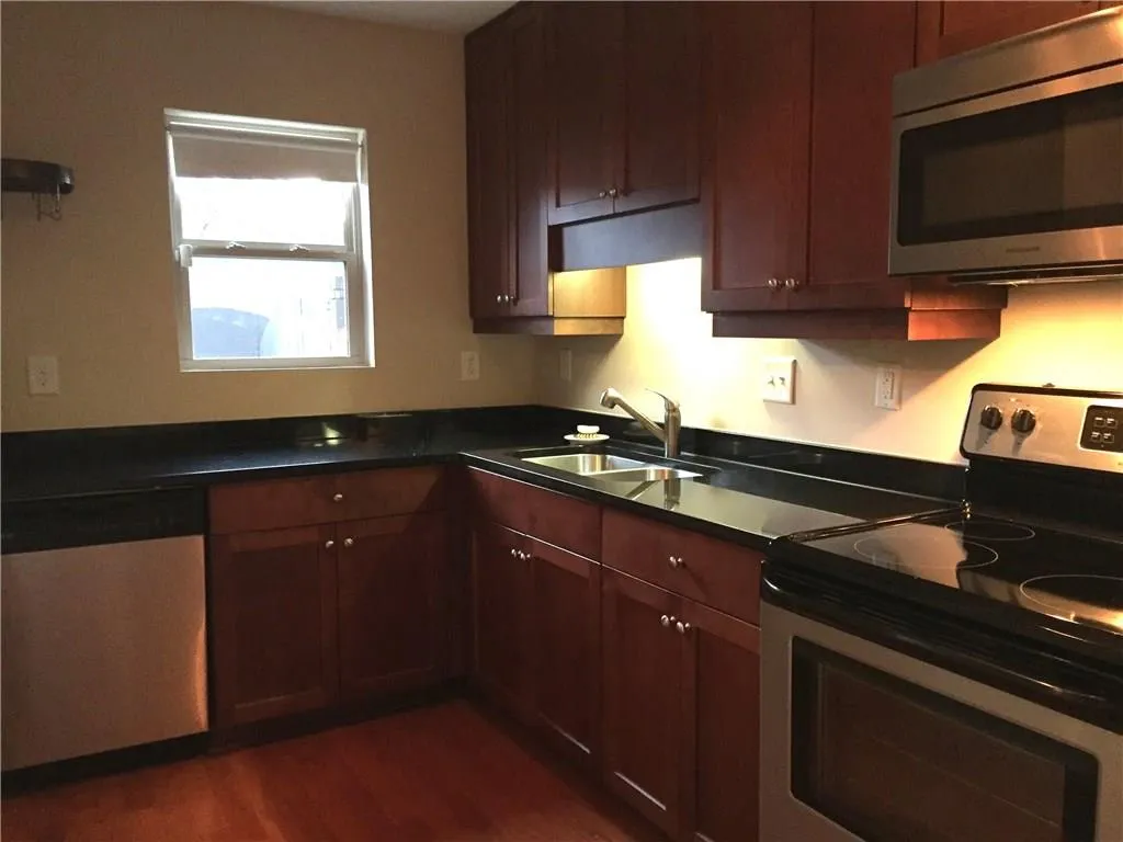 215 Winding River Drive Unit E, Sandy Springs, Georgia 30350, 2 Bedrooms Bedrooms, ,2 BathroomsBathrooms,Residential,Sold,215 Winding River Drive Unit E,5632206