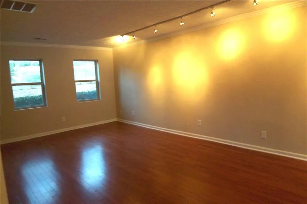 215 Winding River Drive Unit E, Sandy Springs, Georgia 30350, 2 Bedrooms Bedrooms, ,2 BathroomsBathrooms,Residential,Sold,215 Winding River Drive Unit E,5632206