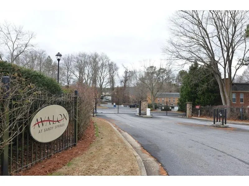 215 Winding River Drive Unit E, Sandy Springs, Georgia 30350, 2 Bedrooms Bedrooms, ,2 BathroomsBathrooms,Residential,Sold,215 Winding River Drive Unit E,5632206