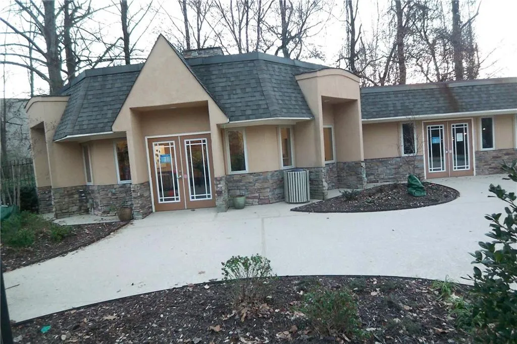 215 Winding River Drive Unit E, Sandy Springs, Georgia 30350, 2 Bedrooms Bedrooms, ,2 BathroomsBathrooms,Residential,Sold,215 Winding River Drive Unit E,5632206
