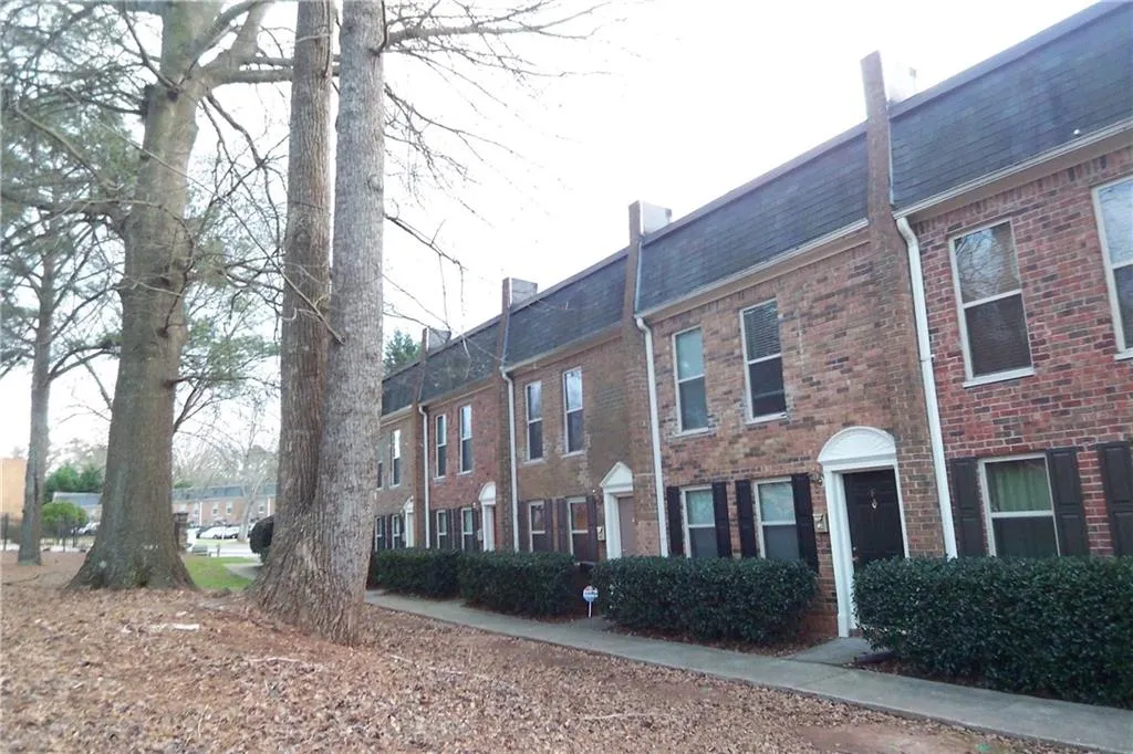 215 Winding River Drive Unit E, Sandy Springs, Georgia 30350, 2 Bedrooms Bedrooms, ,2 BathroomsBathrooms,Residential,Sold,215 Winding River Drive Unit E,5632206