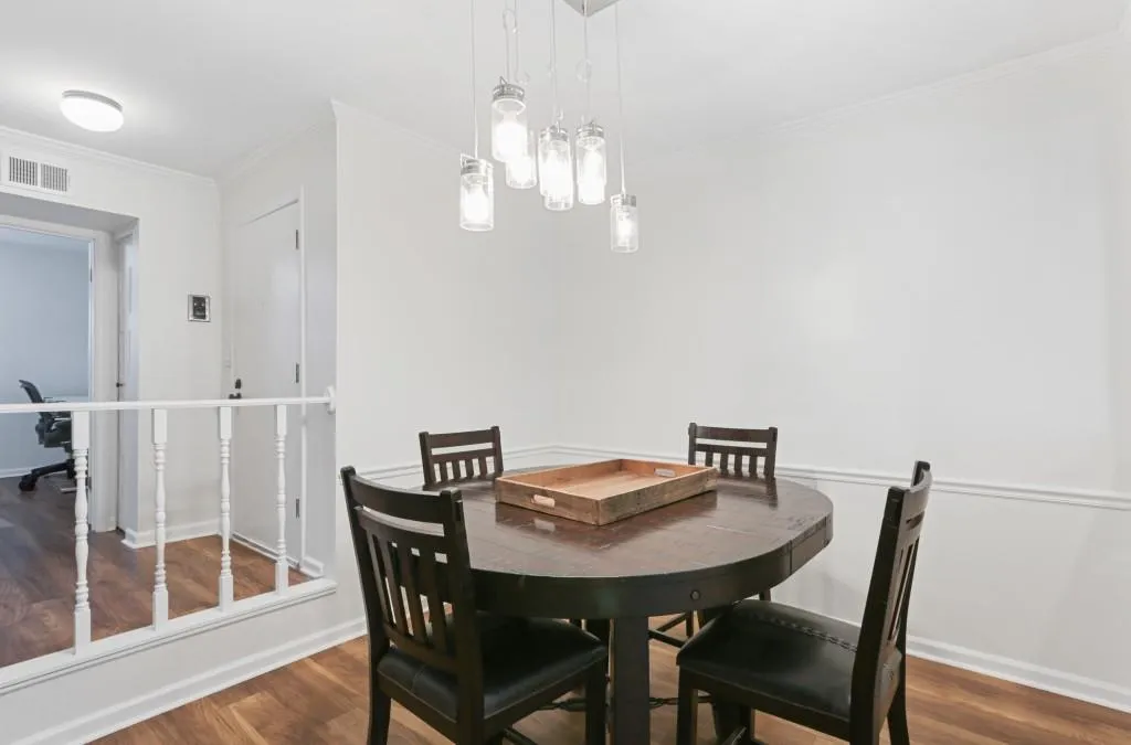 5105 Chemin De Vie, Atlanta, Georgia 30342, 2 Bedrooms Bedrooms, ,2 BathroomsBathrooms,Residential,Sold,5105 Chemin De Vie,7001910