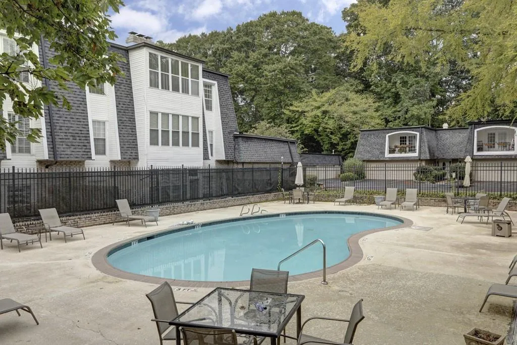 5105 Chemin De Vie, Atlanta, Georgia 30342, 2 Bedrooms Bedrooms, ,2 BathroomsBathrooms,Residential,Sold,5105 Chemin De Vie,7001910